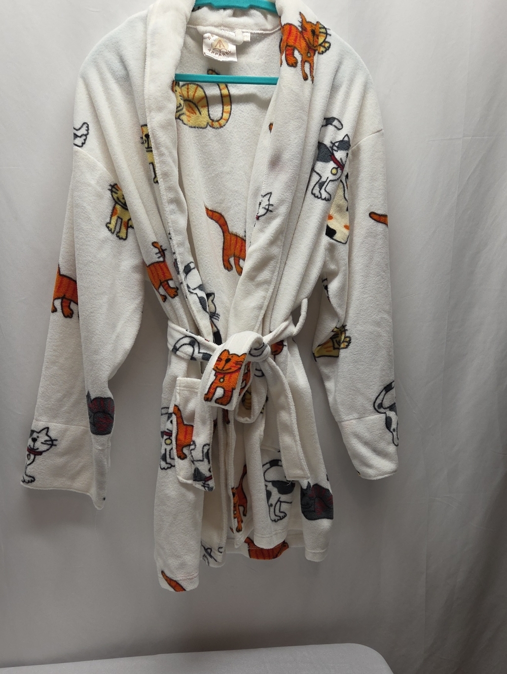 Cozy White Cat-Print Fleece Robe with Tie Waist Loungewear Whimsical